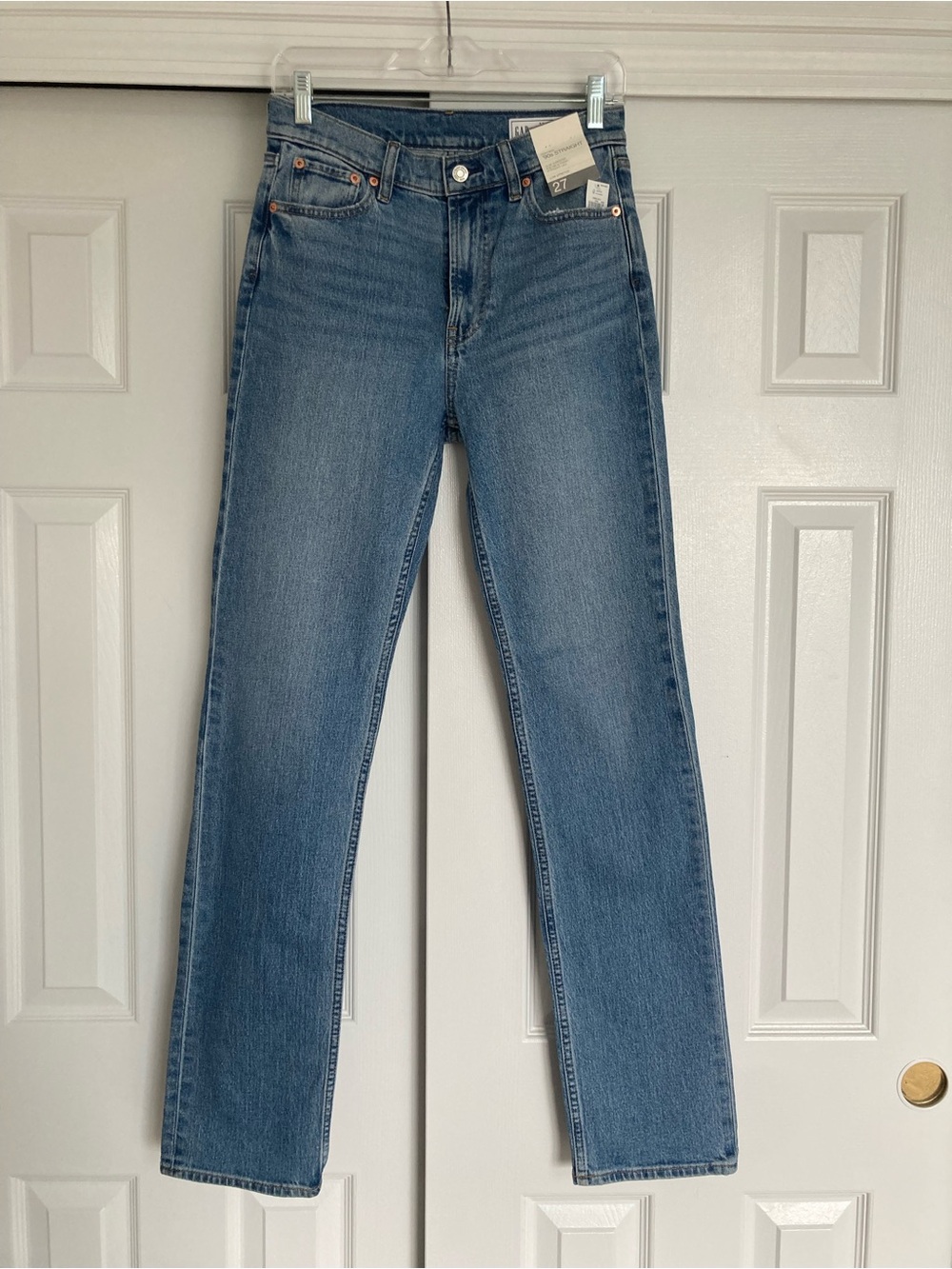GAP Straight-Leg Women's Jeans in Light/Medium Blue